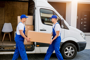 ABC Company's Furniture Transport Partnership with FLY LOGISTICS